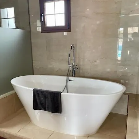 Stunning Amanecer Villa *