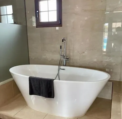 Stunning Amanecer Villa *